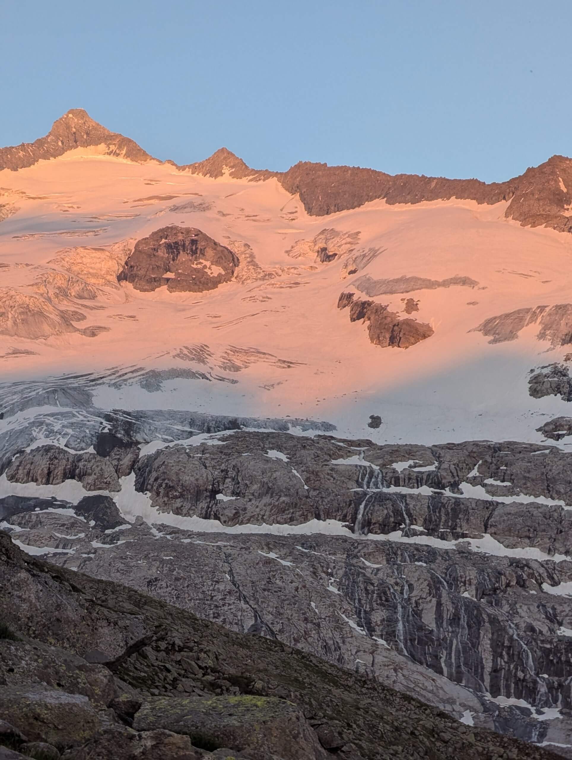 Schmelzwasserfälle bei Abendlicht